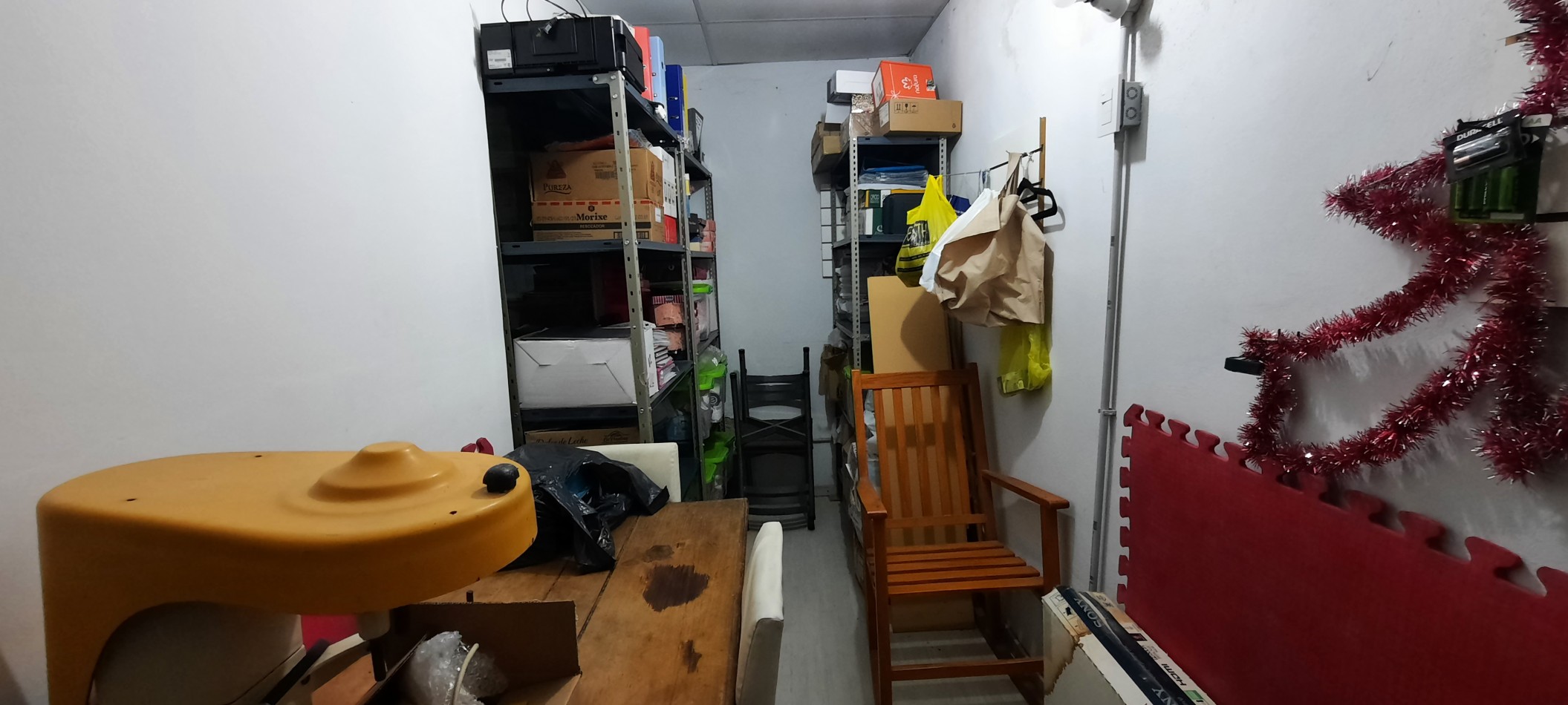 Vendo  Terreno s/ Esquina con oficina Lateral.