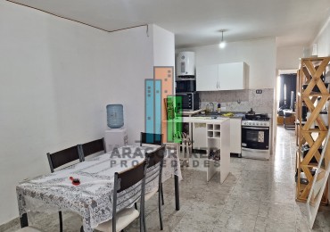 Amplio Departamento  sobre Avenida